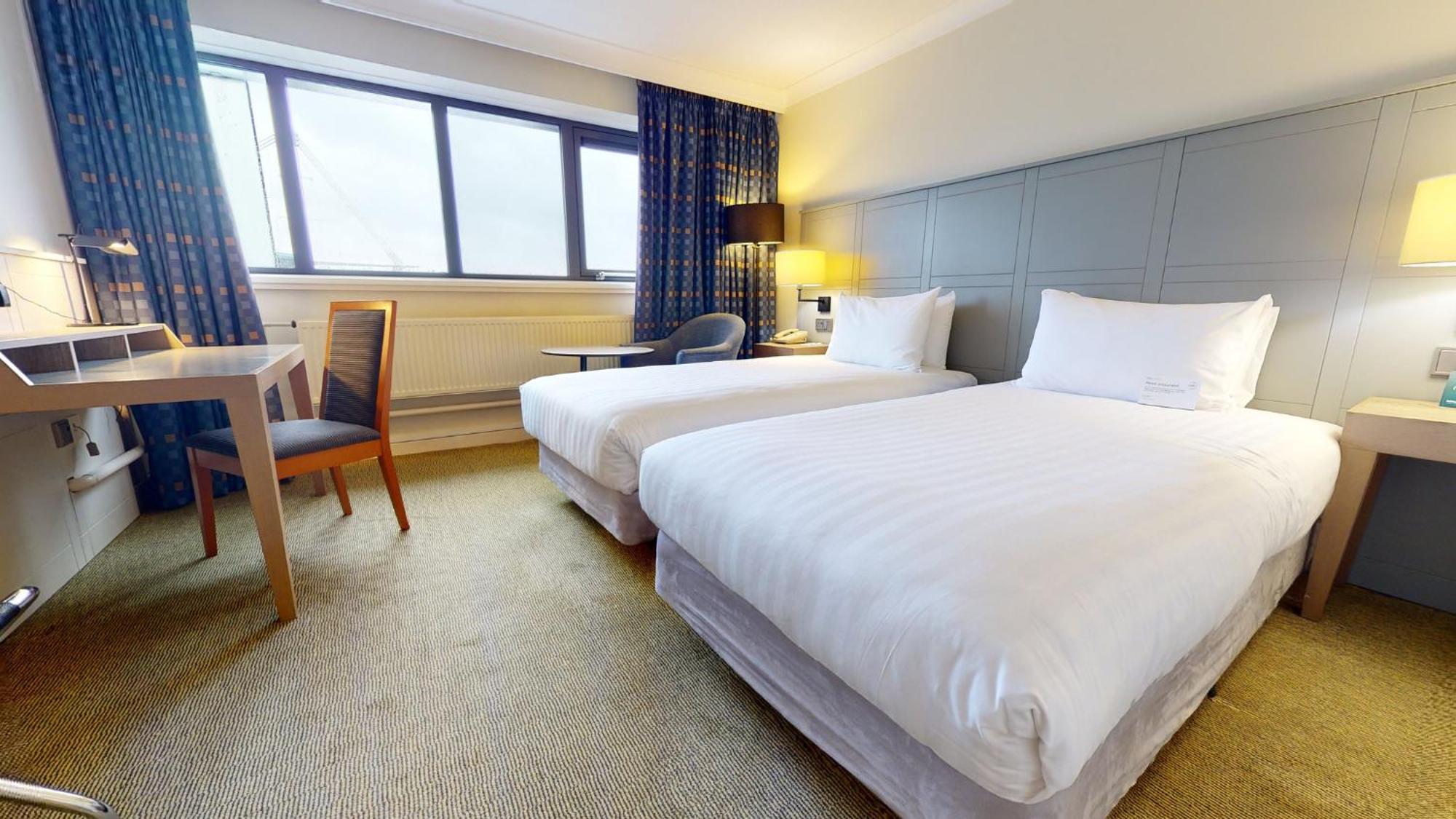 Holiday Inn Cardiff City By Ihg Экстерьер фото