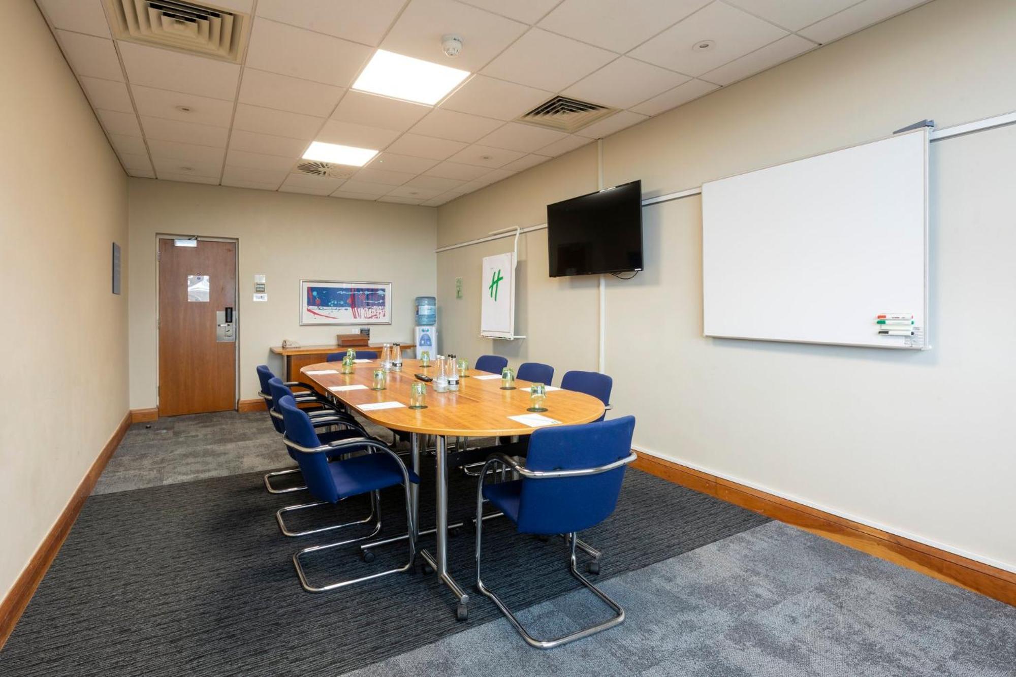 Holiday Inn Cardiff City By Ihg Экстерьер фото