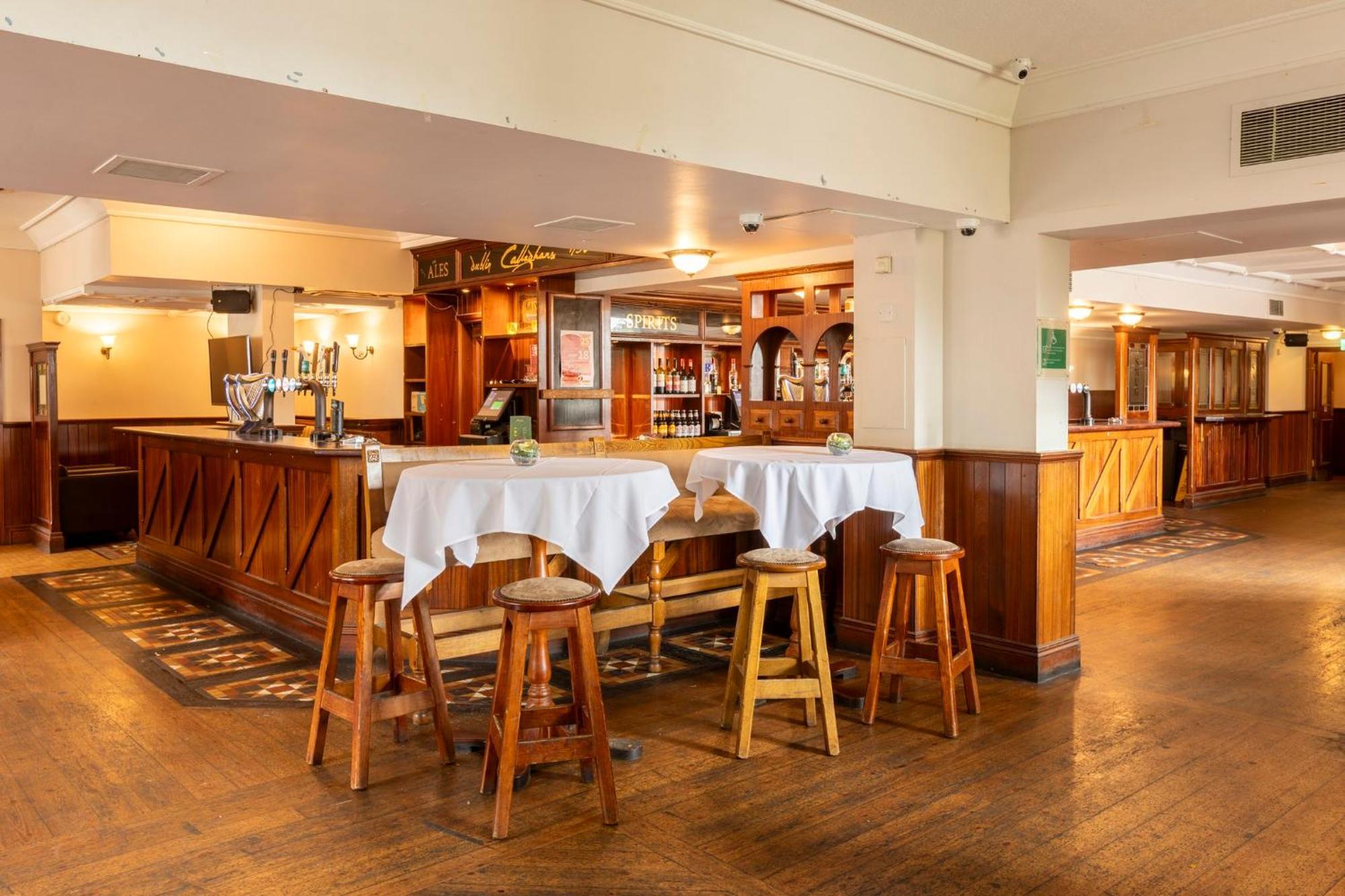 Holiday Inn Cardiff City By Ihg Экстерьер фото