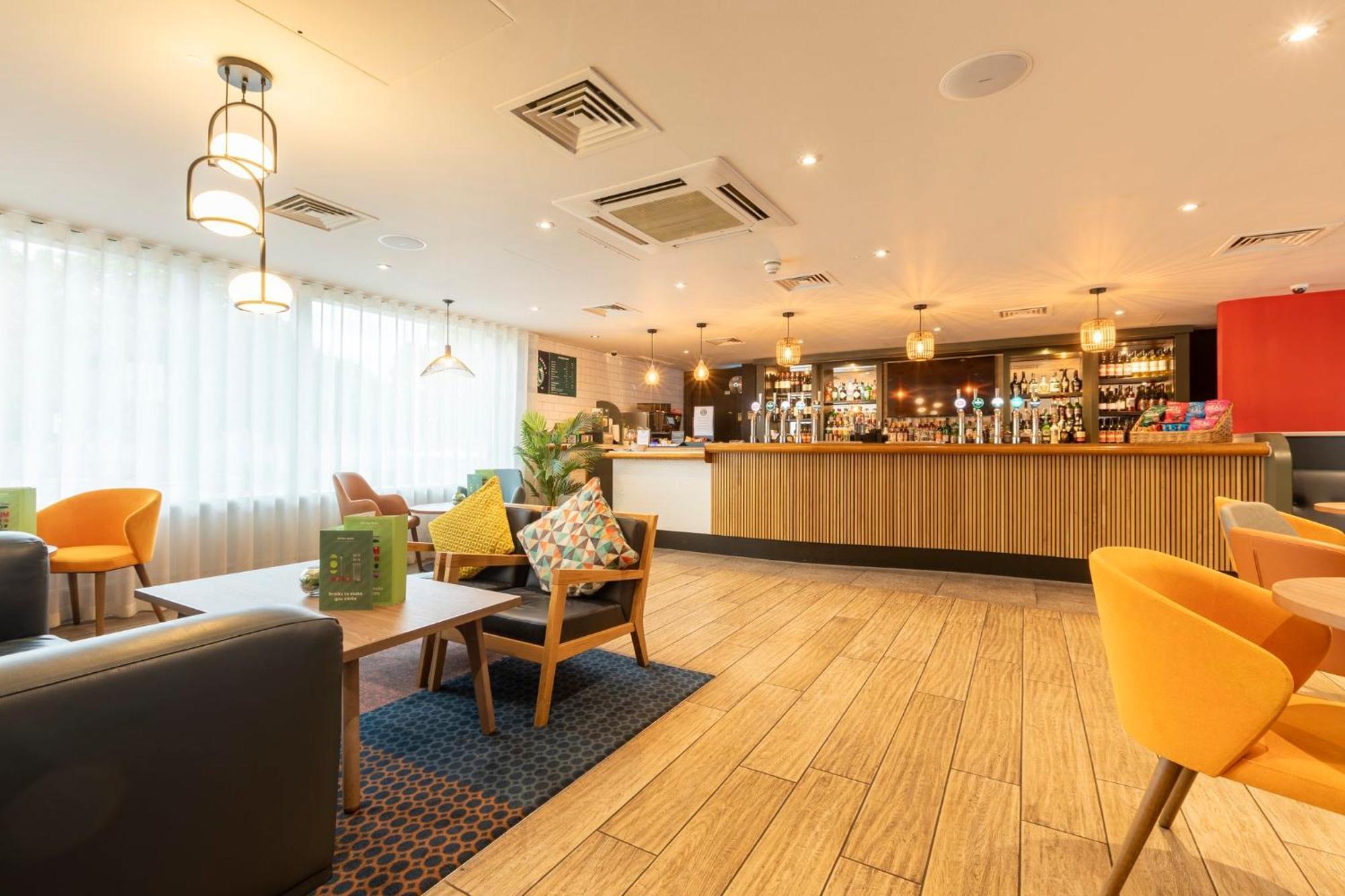Holiday Inn Cardiff City By Ihg Экстерьер фото