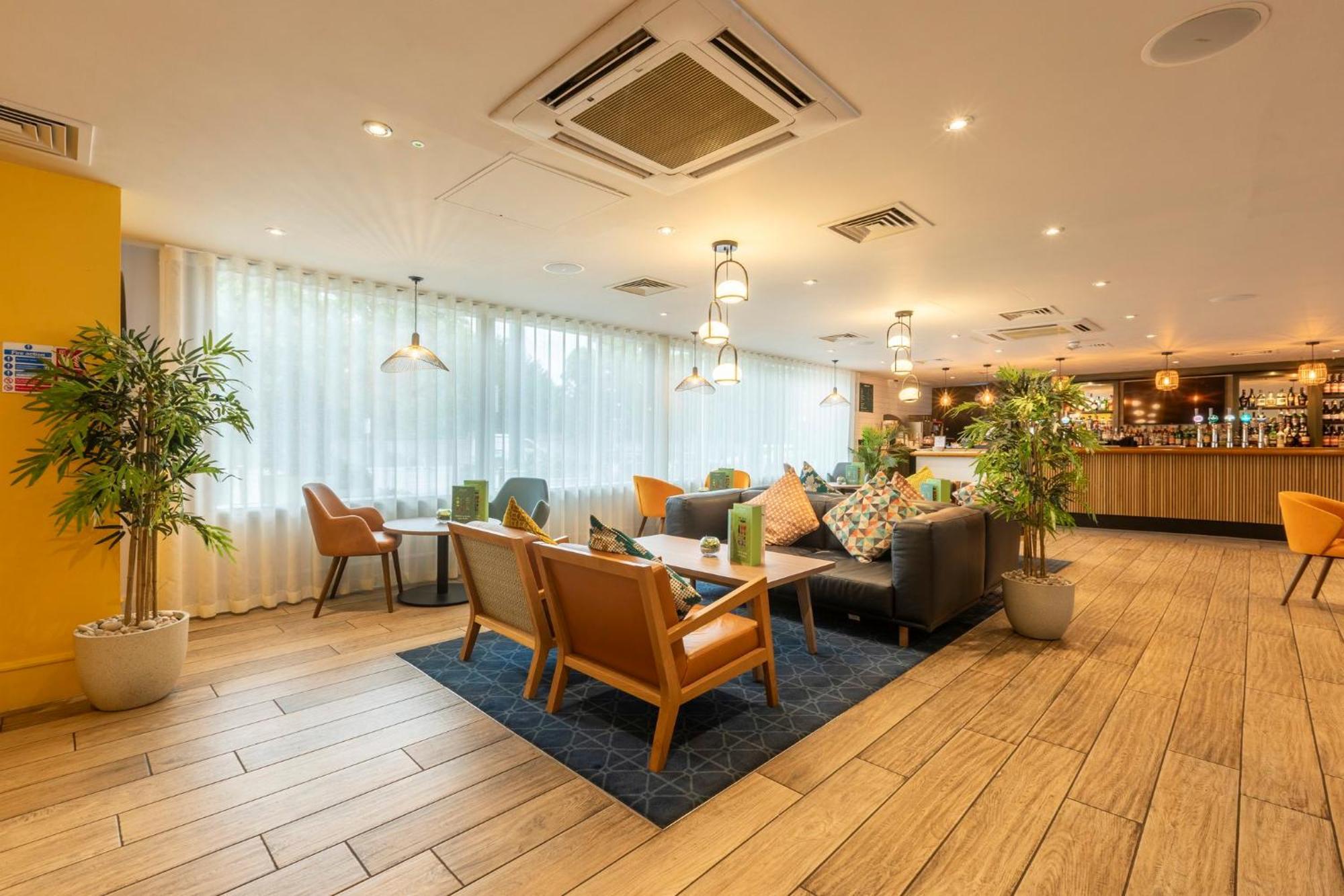 Holiday Inn Cardiff City By Ihg Экстерьер фото