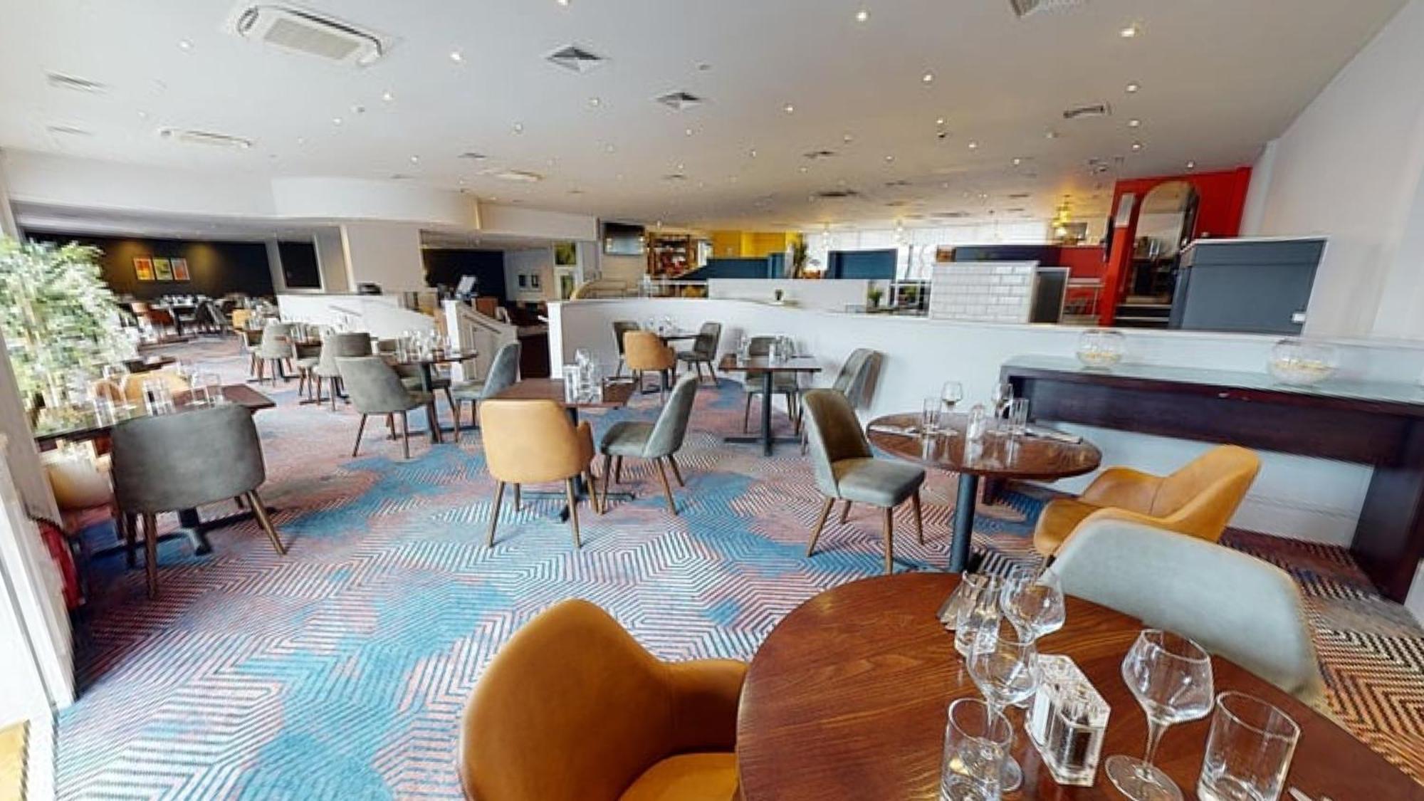 Holiday Inn Cardiff City By Ihg Экстерьер фото