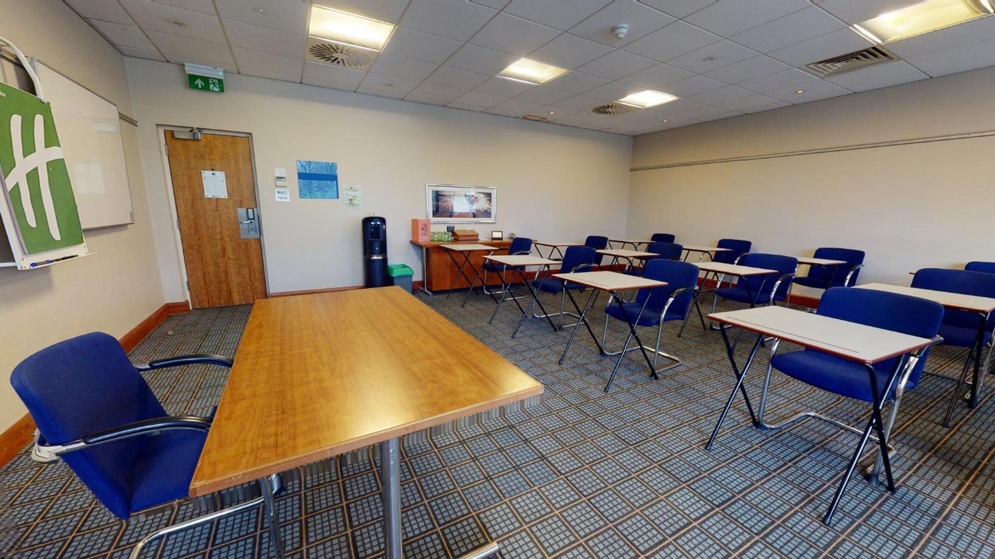 Holiday Inn Cardiff City By Ihg Экстерьер фото