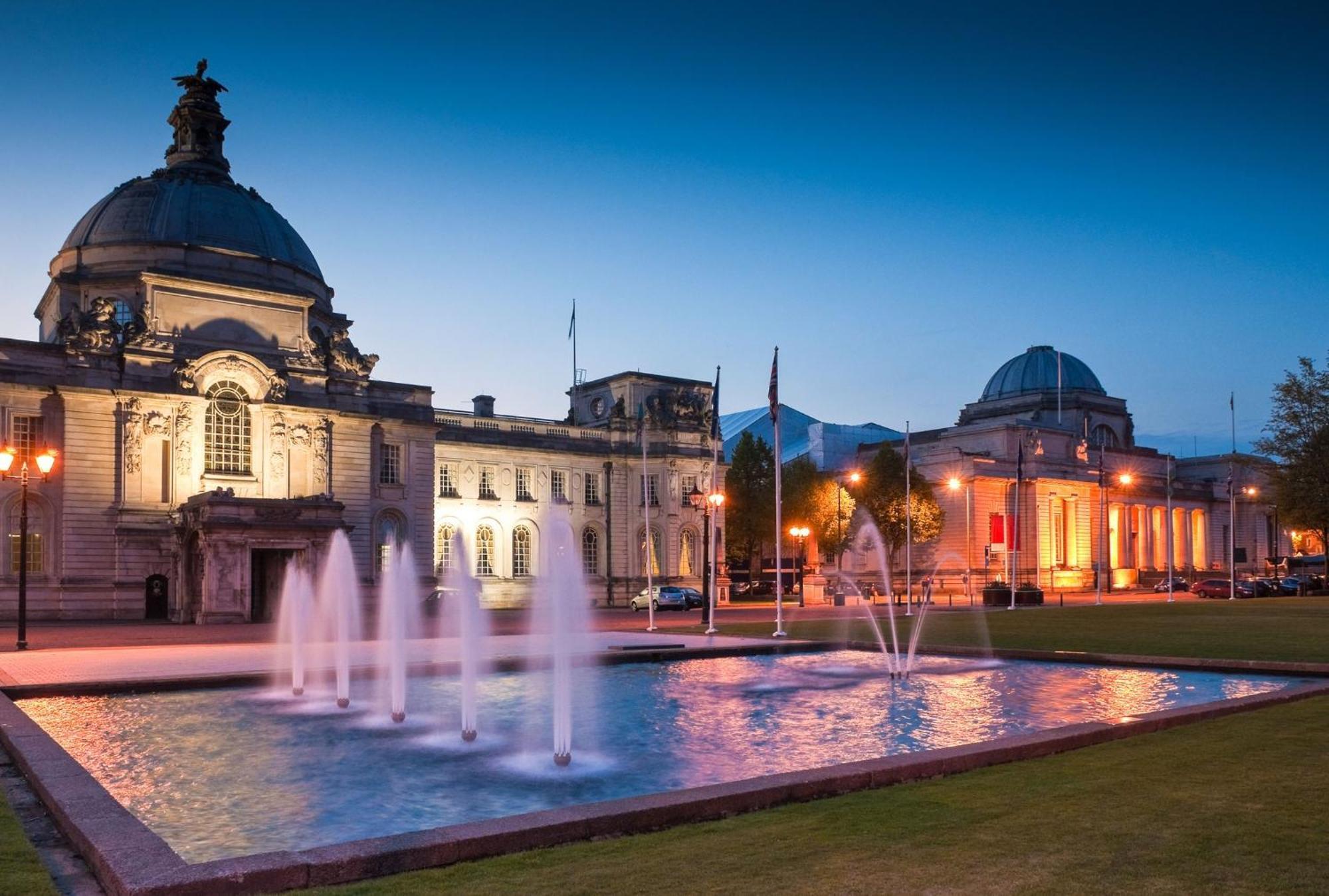 Holiday Inn Cardiff City By Ihg Экстерьер фото