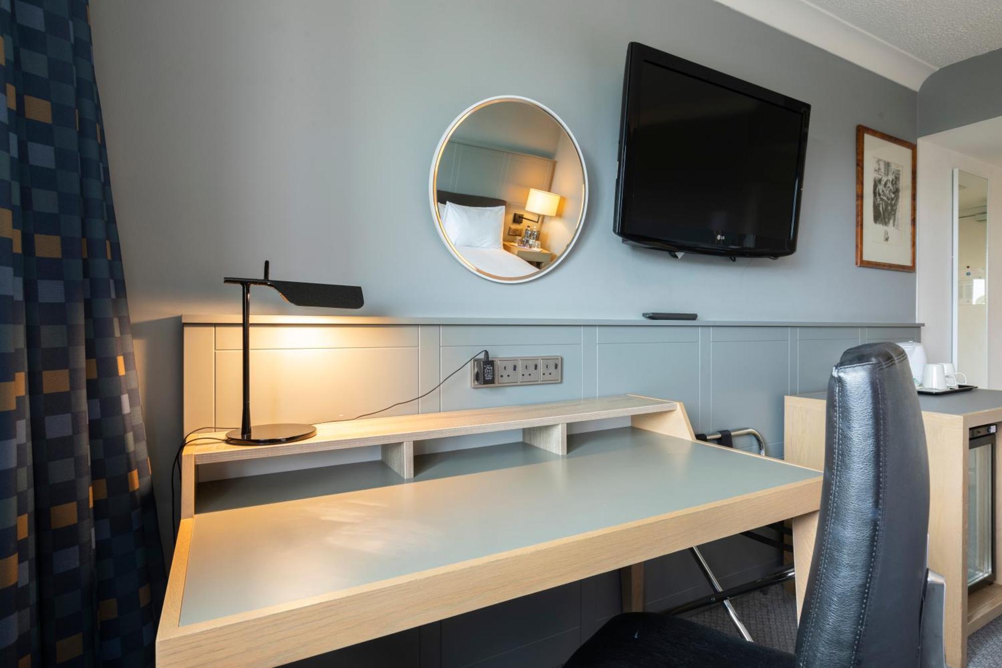 Holiday Inn Cardiff City By Ihg Экстерьер фото