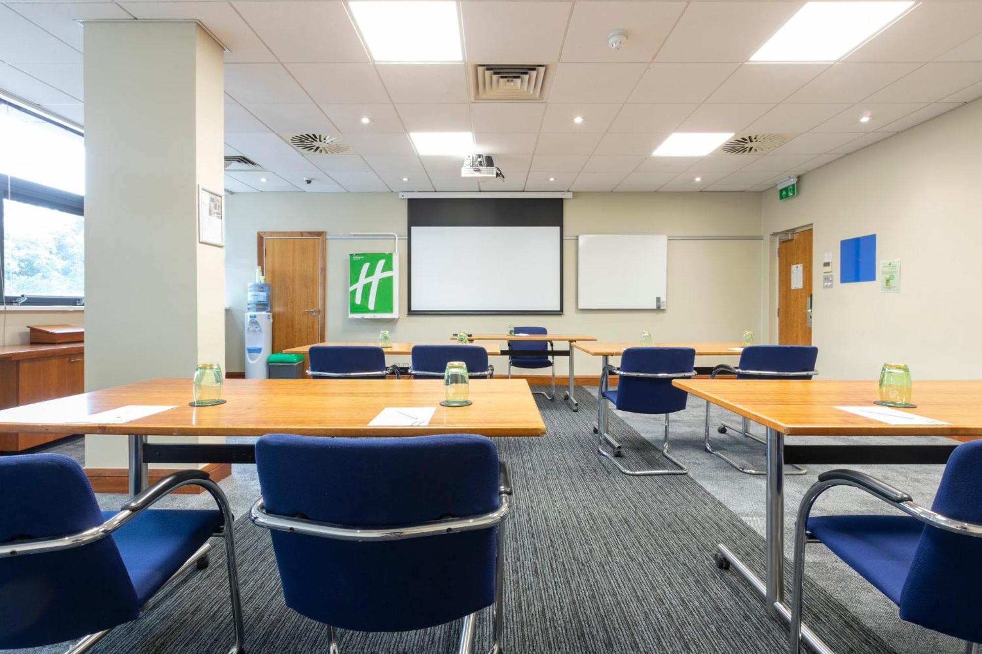 Holiday Inn Cardiff City By Ihg Экстерьер фото
