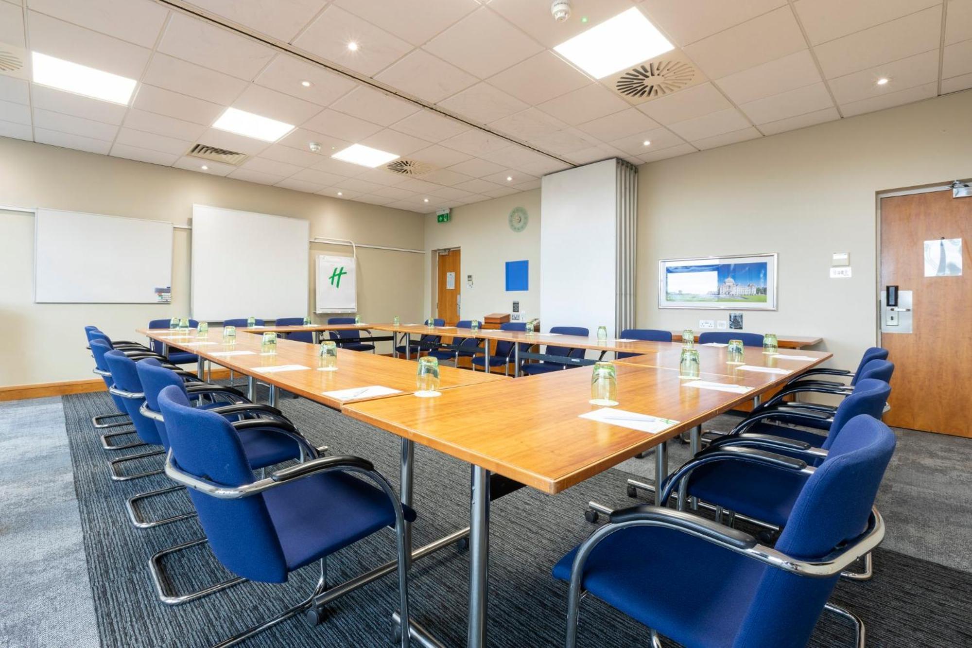 Holiday Inn Cardiff City By Ihg Экстерьер фото