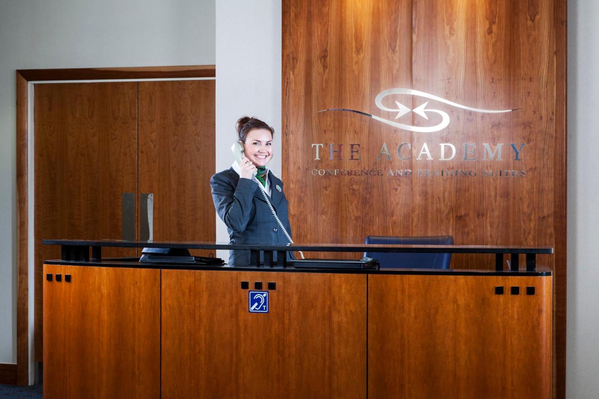 Holiday Inn Cardiff City By Ihg Экстерьер фото